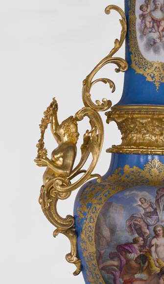 Napoleon III monumental vase in Porcelain of Paris with the Triumph of Venus mounted in gilt bronze with espagnolettes Napoleon III monumental vase in Porcelain of Paris with the Triumph of Venus mounted in gilt bronze with espagnolettes-13