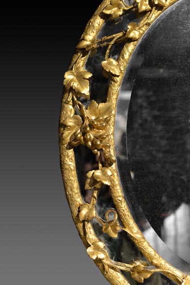 Very beautiful antique Napoleon III oval mirror decorated with bunches of grapes and grape leaves Very beautiful antique Napoleon III oval mirror decorated with bunches of grapes and grape leaves-3