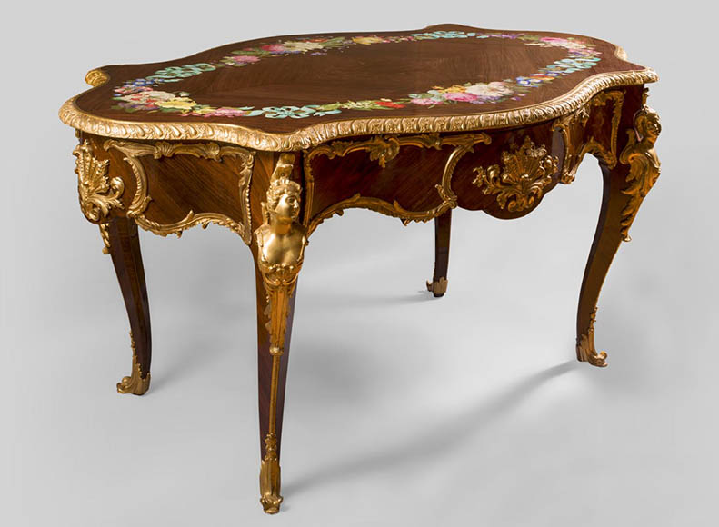 TAHAN Manufactory, Julien-Nicolas RIVART (1802-1867) and Pierre-Joseph GUEROU - Exceptional Louis XV style violin-shaped Desk Decorated with porcelain marquetry And gilt bronze espagnolettes TAHAN Manufactory, Julien-Nicolas RIVART (1802-1867) and Pierre-Joseph GUEROU - Exceptional Louis XV style violin-shaped Desk Decorated with porcelain marquetry And gilt bronze espagnolettes-0