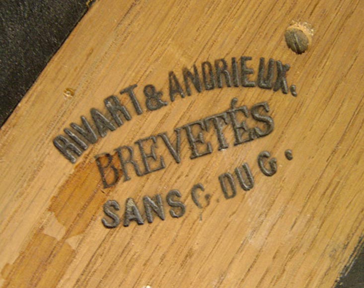 TAHAN Manufactory, Julien-Nicolas RIVART (1802-1867) and Pierre-Joseph GUEROU - Exceptional Louis XV style violin-shaped Desk Decorated with porcelain marquetry And gilt bronze espagnolettes TAHAN Manufactory, Julien-Nicolas RIVART (1802-1867) and Pierre-Joseph GUEROU - Exceptional Louis XV style violin-shaped Desk Decorated with porcelain marquetry And gilt bronze espagnolettes-8