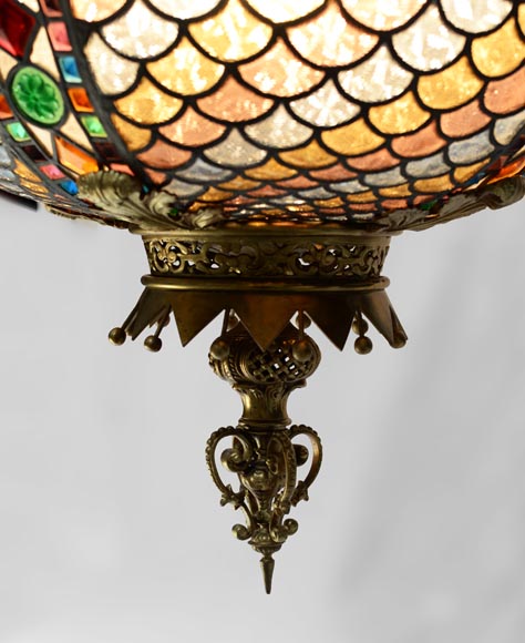 Beautiful antique Neo-Gothic style spherical chandelier in stained glass, late 19th century Beautiful antique Neo-Gothic style spherical chandelier in stained glass, late 19th century-4