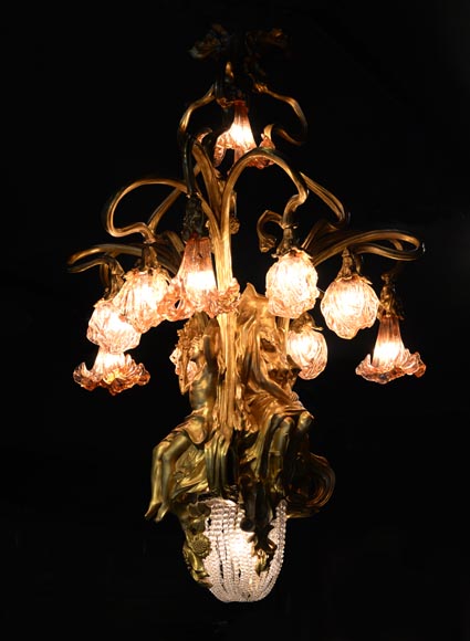 Beautiful antique Art Nouveau style chandelier in gilt bronze and molded glass with languid bodies and nine lights Beautiful antique Art Nouveau style chandelier in gilt bronze and molded glass with languid bodies and nine lights-1