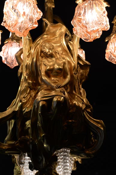 Beautiful antique Art Nouveau style chandelier in gilt bronze and molded glass with languid bodies and nine lights Beautiful antique Art Nouveau style chandelier in gilt bronze and molded glass with languid bodies and nine lights-3