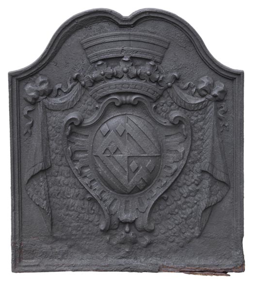 Beautiful antique cast iron fireback with the Fyot family coat of arms, 18th century Beautiful antique cast iron fireback with the Fyot family coat of arms, 18th century-0