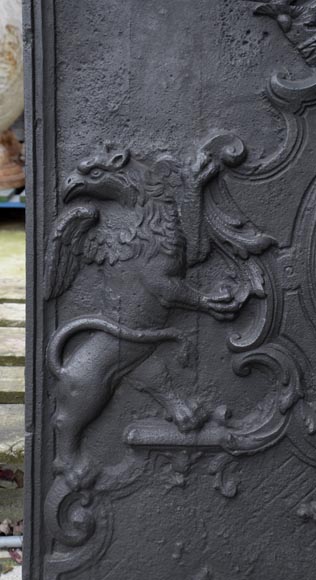 Beautiful antique cast iron fireback with the Jannon family coat of arms, 18th century Beautiful antique cast iron fireback with the Jannon family coat of arms, 18th century -3
