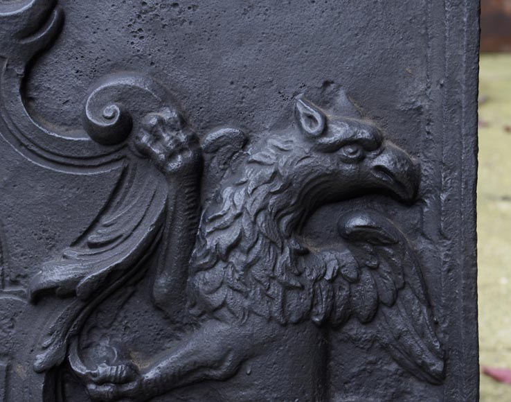 Beautiful antique cast iron fireback with the Jannon family coat of arms, 18th century Beautiful antique cast iron fireback with the Jannon family coat of arms, 18th century -4