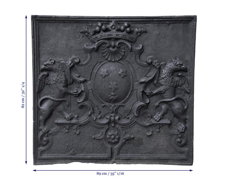 Beautiful antique cast iron fireback with the Jannon family coat of arms, 18th century Beautiful antique cast iron fireback with the Jannon family coat of arms, 18th century -7