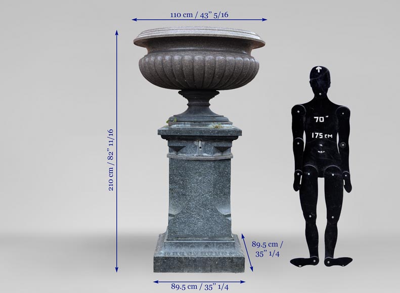 Antique large urn in French granite, mid-19th century Antique large urn in French granite, mid-19th century-10