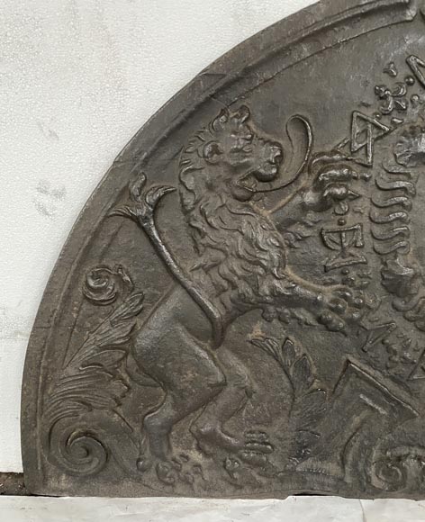Cast iron fireback with Pellet de Fretinville family coat of arms, 16th century Cast iron fireback with Pellet de Fretinville family coat of arms, 16th century-2