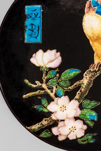 MANUFACTURE JULES VIEILLARD & CIE - Glazed ceramic dish with a parrot partitioned decoration MANUFACTURE JULES VIEILLARD & CIE - Glazed ceramic dish with a parrot partitioned decoration-2