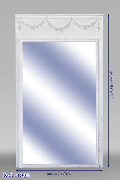 An antique large trumeau with garlands of flowers An antique large trumeau with garlands of flowers-7