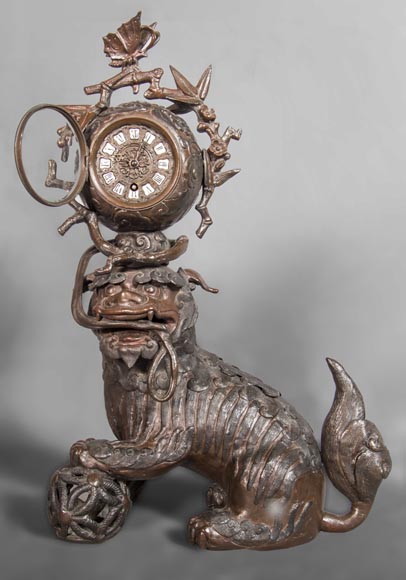 Chinese style clock with Foo dog decoration. Chinese style clock with Foo dog decoration.-1