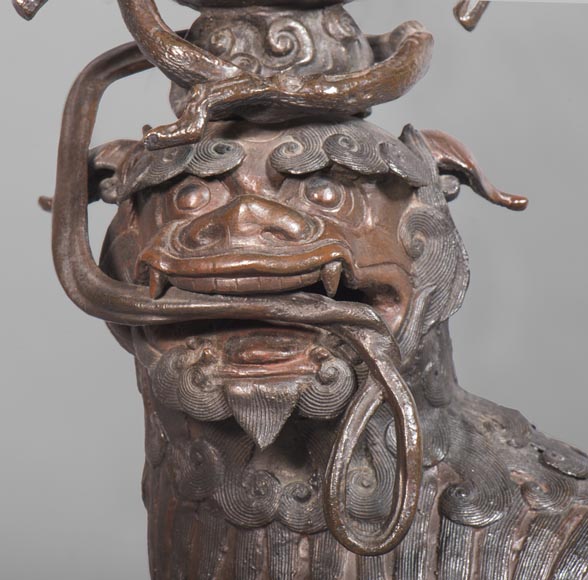 Chinese style clock with Foo dog decoration. Chinese style clock with Foo dog decoration.-3