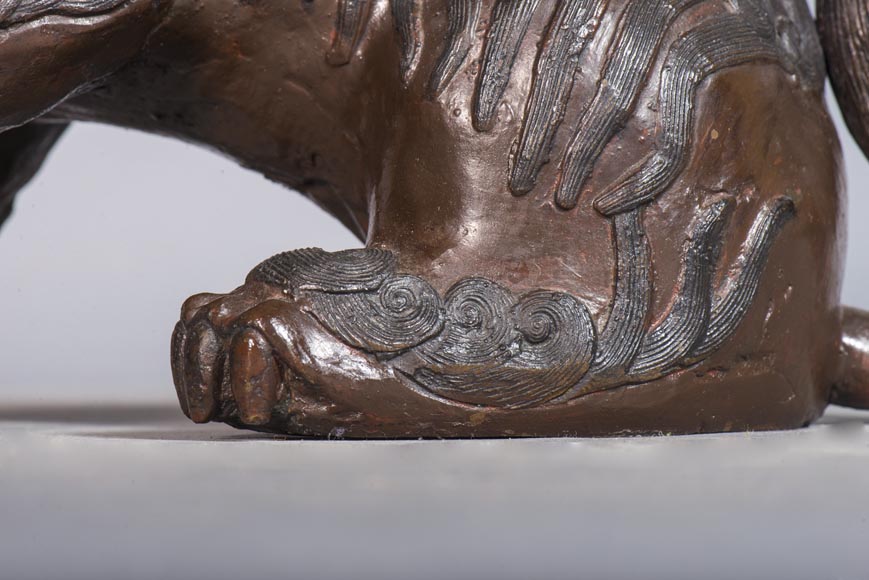 Chinese style clock with Foo dog decoration. Chinese style clock with Foo dog decoration.-8