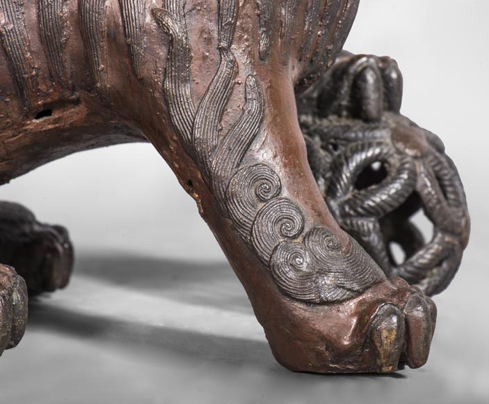 Chinese style clock with Foo dog decoration. Chinese style clock with Foo dog decoration.-9