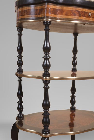 Julien-Nicolas RIVART (1802-1867) - Small bedside table decorated with wisteria in porcelain marquetry Julien-Nicolas RIVART (1802-1867) - Small bedside table decorated with wisteria in porcelain marquetry-2