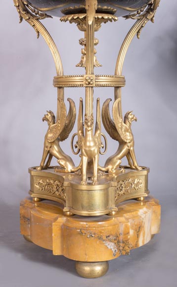 Pair of cassolettes with blowers and griffins, in Napoleon III style, in Vert de Mer, Jaune de Sienne marble and gilded bronze. Pair of cassolettes with blowers and griffins, in Napoleon III style, in Vert de Mer, Jaune de Sienne marble and gilded bronze.-2