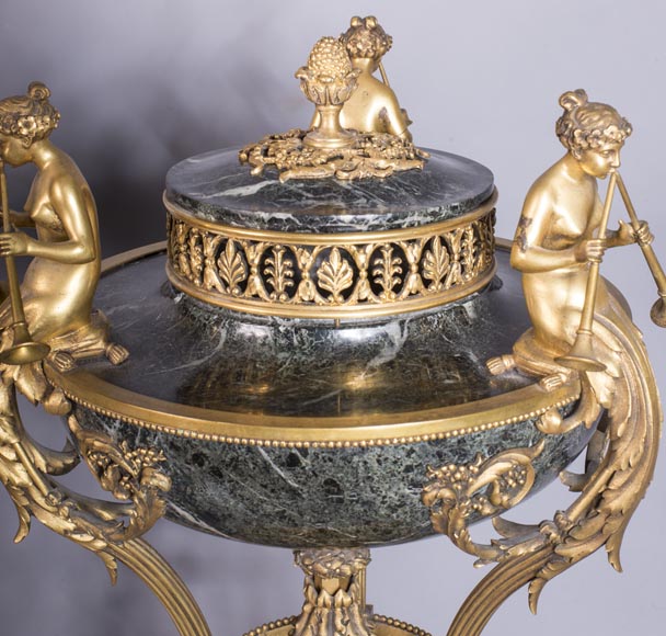 Pair of cassolettes with blowers and griffins, in Napoleon III style, in Vert de Mer, Jaune de Sienne marble and gilded bronze. Pair of cassolettes with blowers and griffins, in Napoleon III style, in Vert de Mer, Jaune de Sienne marble and gilded bronze.-3