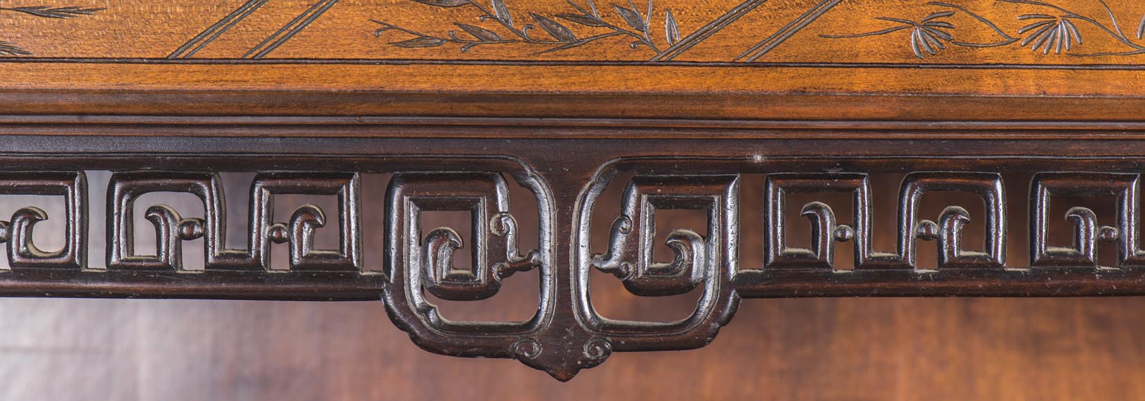 Japanese style presentation cabinet with ivory and lacquer decoration Japanese style presentation cabinet with ivory and lacquer decoration-3