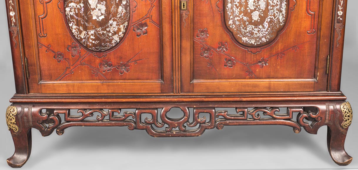 Display cabinet inspired by the Far East Display cabinet inspired by the Far East-1