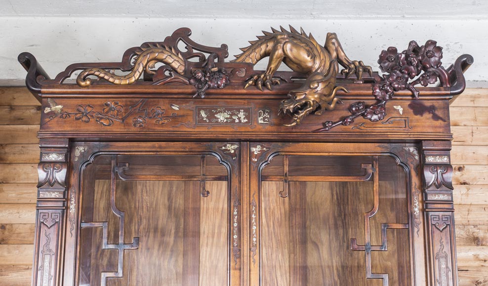Important display cabinet with dragon and mother-of-pearl decoration Important display cabinet with dragon and mother-of-pearl decoration-2