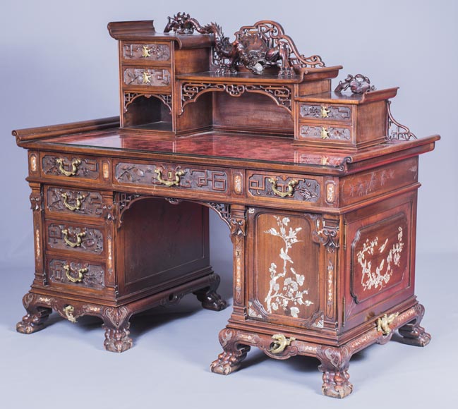 Important japanese style pedestal desk with dragons decoration Important japanese style pedestal desk with dragons decoration-1