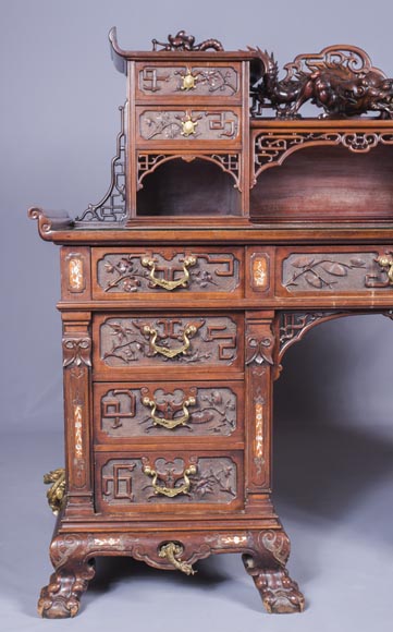 Important japanese style pedestal desk with dragons decoration Important japanese style pedestal desk with dragons decoration-3