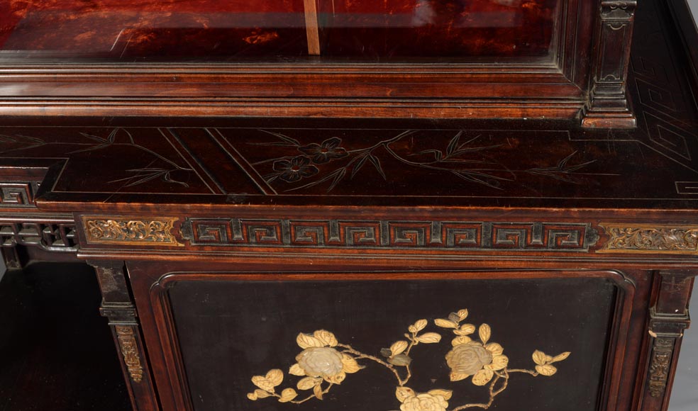 Gabriel Viardot (attributed to) - Japanese style presentation cabinet with a laquer and mother-of-pearl decor Gabriel Viardot (attributed to) - Japanese style presentation cabinet with a laquer and mother-of-pearl decor-11