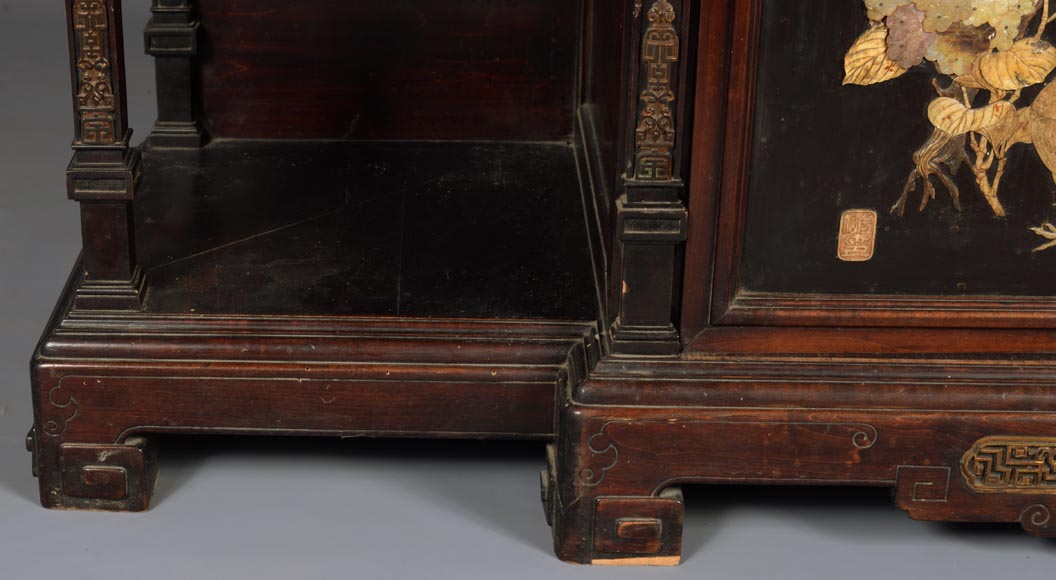 Gabriel Viardot (attributed to) - Japanese style presentation cabinet with a laquer and mother-of-pearl decor Gabriel Viardot (attributed to) - Japanese style presentation cabinet with a laquer and mother-of-pearl decor-16