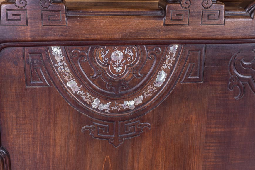 A bed inspired by the Far East, decorated with a tuk-tuk A bed inspired by the Far East, decorated with a tuk-tuk-8