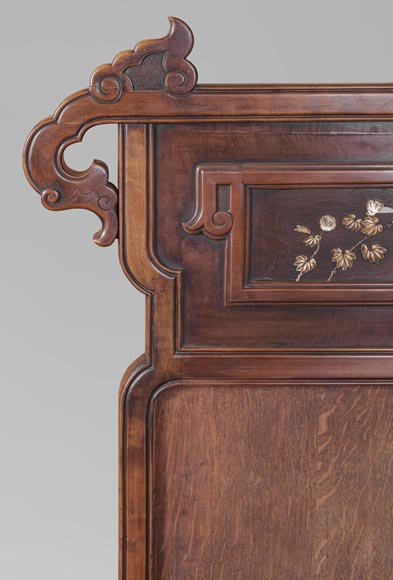 Antique bed of Far Eastern inspiration with engraved and inlaid bone decoration Antique bed of Far Eastern inspiration with engraved and inlaid bone decoration-1