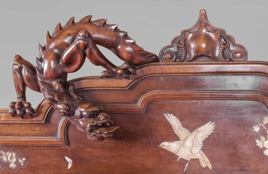 Antique bed of Far Eastern inspiration with engraved and inlaid bone decoration Antique bed of Far Eastern inspiration with engraved and inlaid bone decoration-2