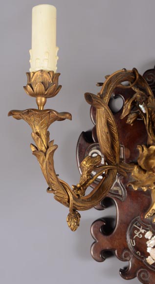 Japanese wall light in sycamore, gilt bronze and mother-of-pearl Japanese wall light in sycamore, gilt bronze and mother-of-pearl-1