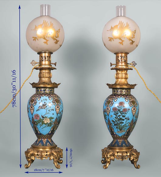 A pair of Japanese style lamps with elephant heads A pair of Japanese style lamps with elephant heads-11