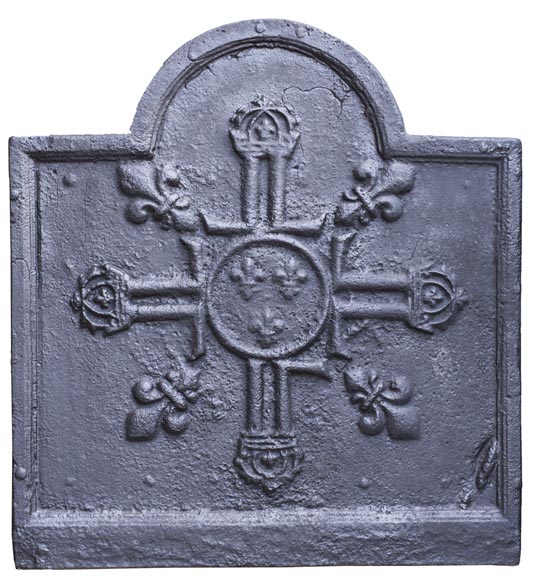 Cast iron fireback from the 17th century with French royal coat of arms Cast iron fireback from the 17th century with French royal coat of arms-0