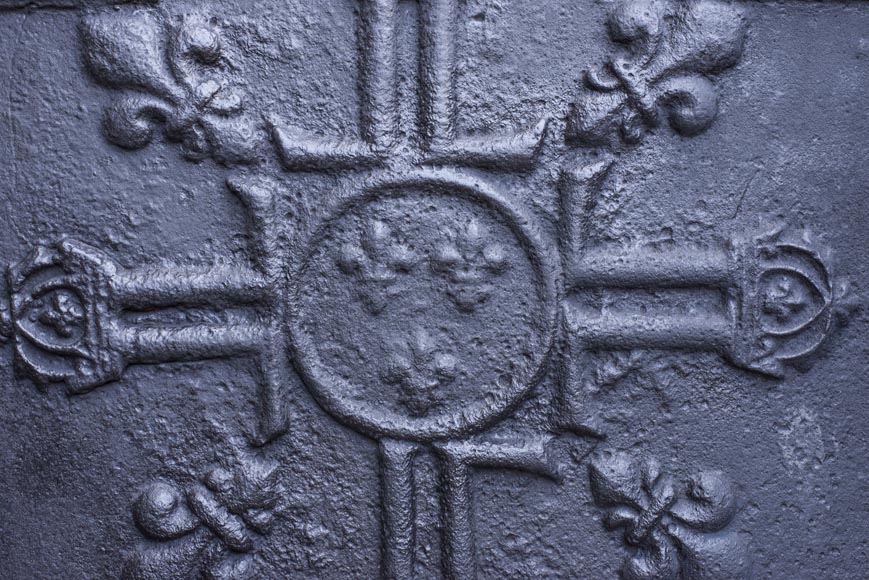 Cast iron fireback from the 17th century with French royal coat of arms Cast iron fireback from the 17th century with French royal coat of arms-2