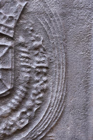 18th century fireback with French and Navarre arms 18th century fireback with French and Navarre arms-3