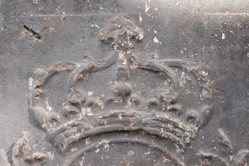 Large 18th century fireback with French arms Large 18th century fireback with French arms-4