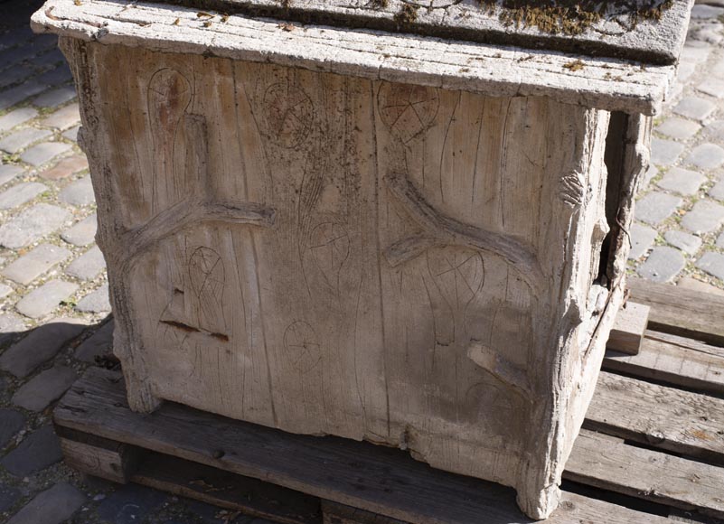 Beautiful cement doghouse in Rocaille style Beautiful cement doghouse in Rocaille style-4