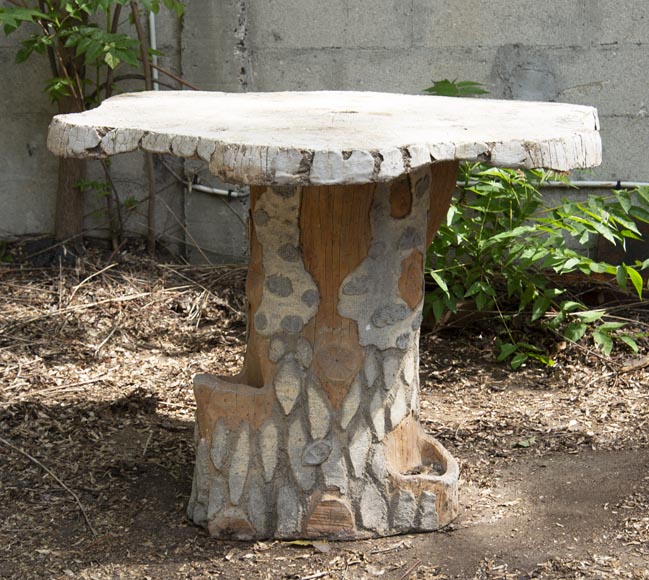 Rocaille style garden table made out of cement Rocaille style garden table made out of cement-1