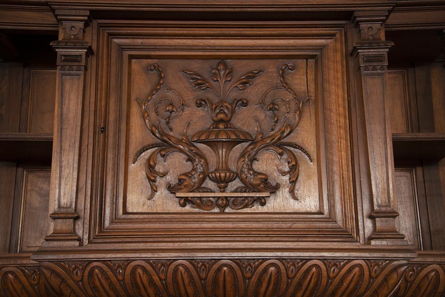 Neo-Renaissance style cupboard in walnut carved with portraits in medallions Neo-Renaissance style cupboard in walnut carved with portraits in medallions-2