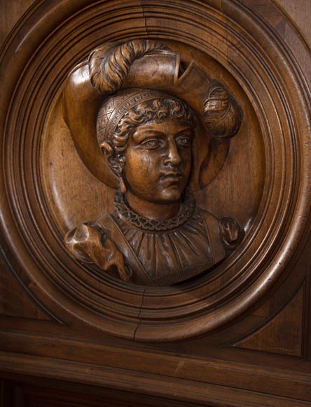 Neo-Renaissance style cupboard in walnut carved with portraits in medallions Neo-Renaissance style cupboard in walnut carved with portraits in medallions-7
