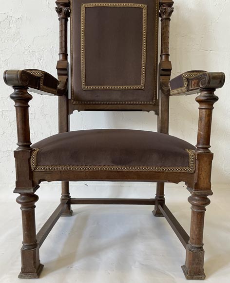 Pair of Neo-Gothic walnut chairs, 19th century Pair of Neo-Gothic walnut chairs, 19th century-3
