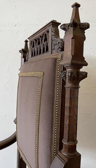 Pair of Neo-Gothic walnut chairs, 19th century Pair of Neo-Gothic walnut chairs, 19th century-6