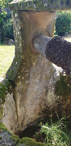 Stone well from the Louis XIV period Stone well from the Louis XIV period-3