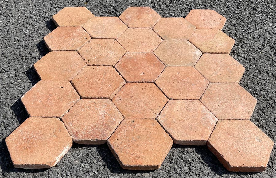 Important lot of 24.5 m² of antique hexagonal terracotta tiles, 19th century Important lot of 24.5 m² of antique hexagonal terracotta tiles, 19th century-1