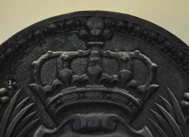 Antique cast iron fireback with French coat of arms, 19th century Antique cast iron fireback with French coat of arms, 19th century-2