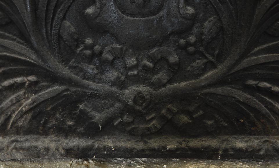 Antique cast iron fireback with French coat of arms, 19th century Antique cast iron fireback with French coat of arms, 19th century-4