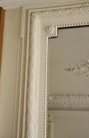 Small trumeau painted in white with roses  Small trumeau painted in white with roses -2