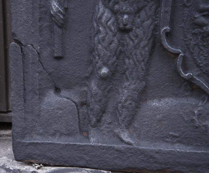 Antique fireback with two savages armed with masses Antique fireback with two savages armed with masses-6